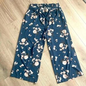 Torrid Blue Pink Floral Lightweight Crepe Tie Front WideLeg Pant Sz 2 Women’s‎